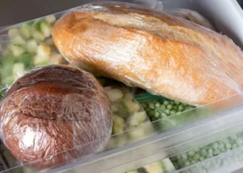 ¿Es cierto que congelar el pan antes de comerlo ayuda a adelgazar? Esta es la verdad