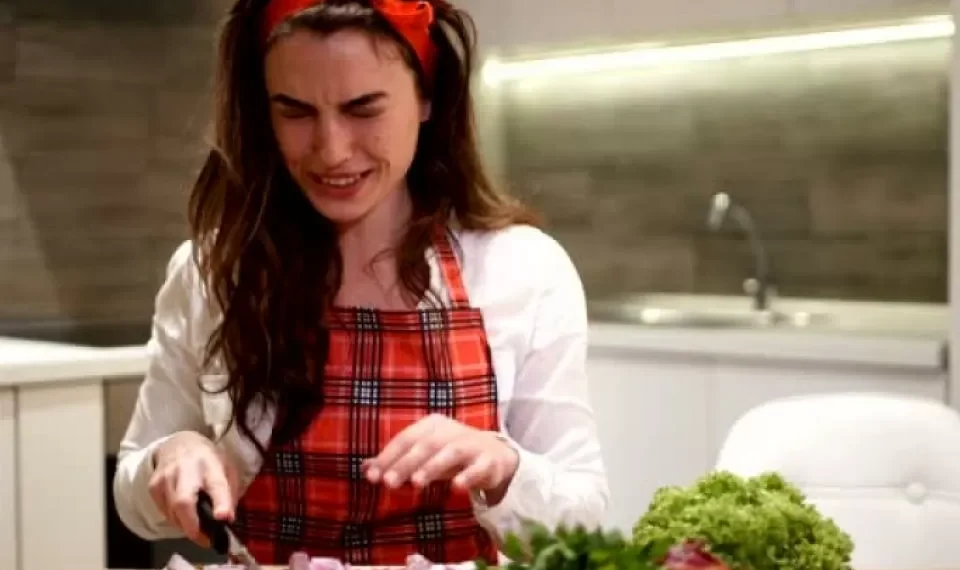 Deje de ‘llorar’: la ciencia responde como cortar cebollas sin lagrimear