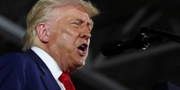 Trump diz que economia dos EUA está em “transição” e pede que Fed reduza juros