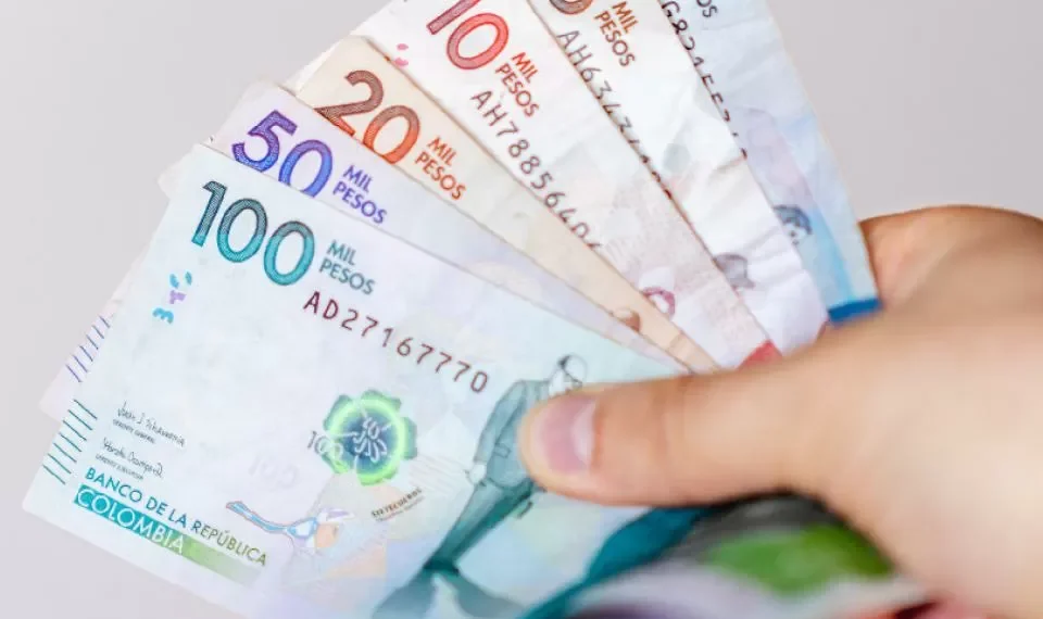 ¿Cuál es el sueldo que se necesita en Colombia para ‘sin estrés’, según la IA?