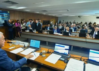 Fim da reeleição? Comissão do Senado aprova proposta de mudança a partir de 2034