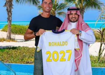 Cristiano Ronaldo firmó contrato ‘más lucrativo de la historia’ y seguirá en Al-Nassr