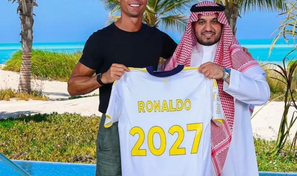 Cristiano Ronaldo firmó contrato ‘más lucrativo de la historia’ y seguirá en Al-Nassr