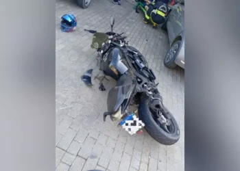 Motociclista é levado ao hospital após batida com carro em Rodeio