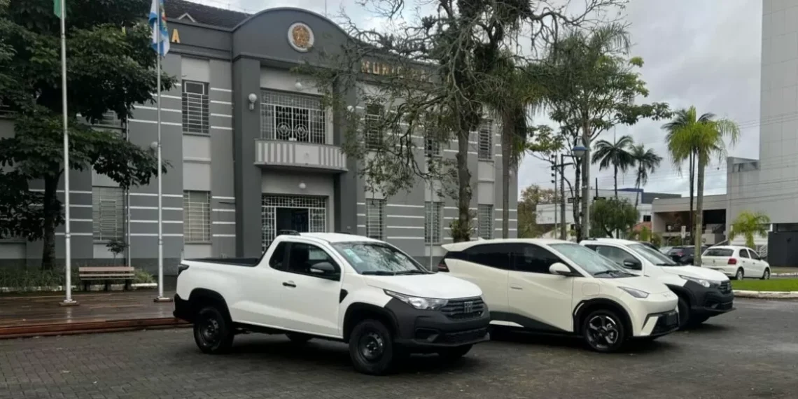 Samae de Timbó renova frota com três novos veículos, incluindo um elétrico