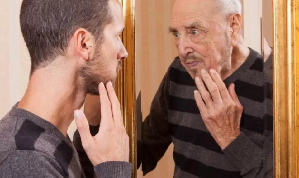 ¡Sería mucho antes de los 40! La edad a la que empezaría a ‘oler a viejo’