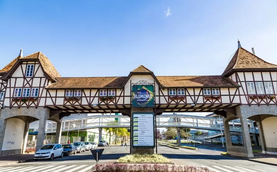 Trânsito de Blumenau tem alterações durante Feriadão