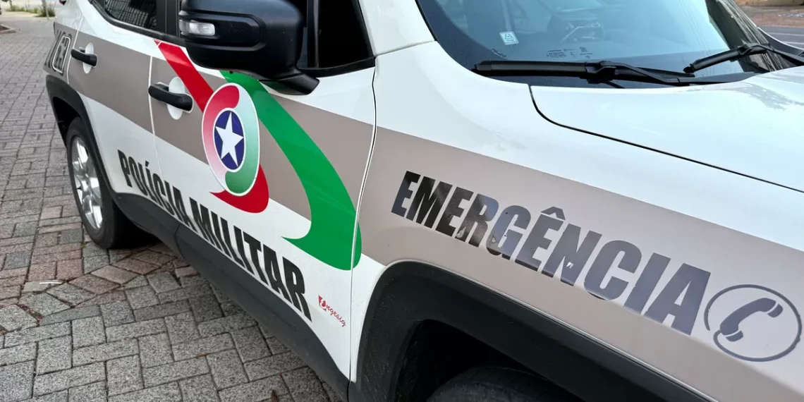 Homem é preso por agredir esposa após discussão doméstica em Blumenau; crianças são acolhidas por vizinho