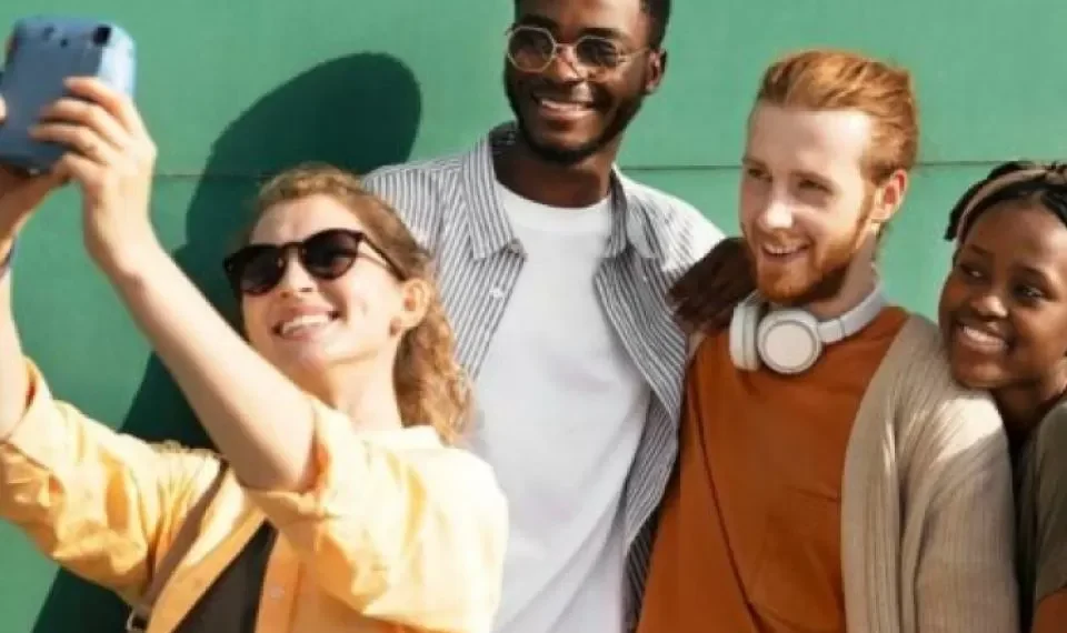 Generación nacida entre 1997 y 2012 sería la más rica de la historia: a qué se debería