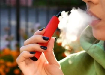 Puede tener estas enfermedades: los riesgos de fumar cigarrillos electrónicos o vapers