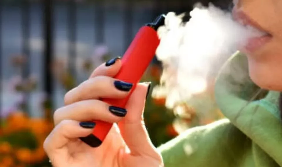 Puede tener estas enfermedades: los riesgos de fumar cigarrillos electrónicos o vapers