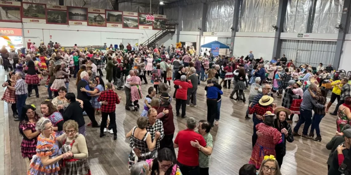 Festa Junina da Melhor Idade reúne mais de 800 pessoas em Indaial