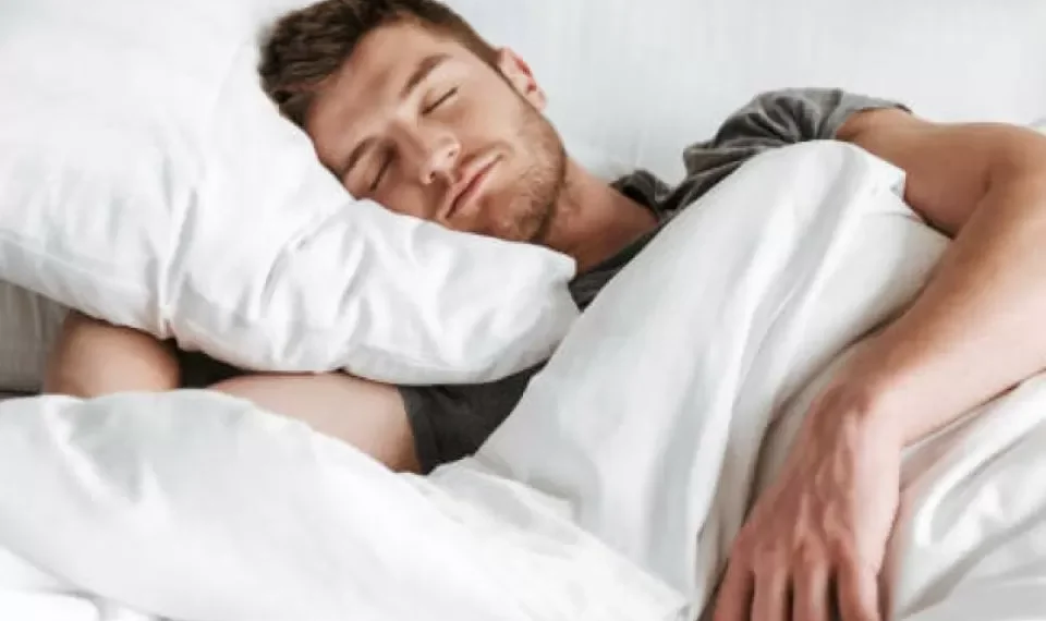 Tome nota: acumular millones de bacterias y más riesgos de fundas de almohada sin lavar