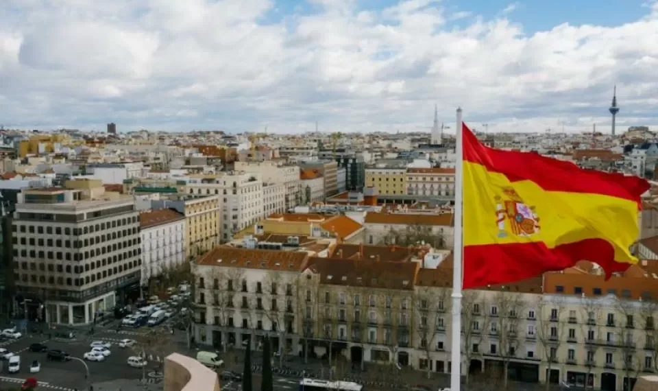 Si tiene estos apellidos, podría recibir la ciudadanía y pasaporte español en 2025