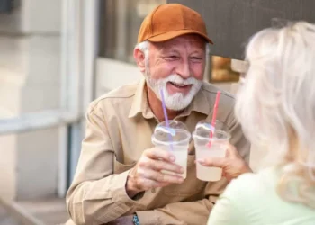 Termine con los golpes de calor: la bebida deliciosa e ideal para los mayores de 60