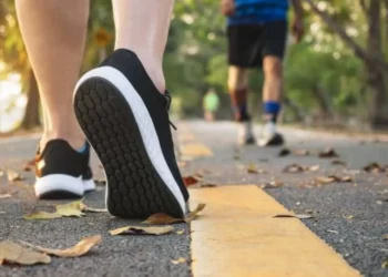 ¿Sabe cuántos años tiene su cerebro? Su forma de caminar lo revela