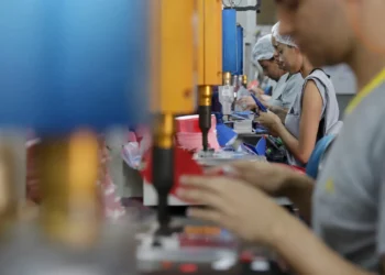 Monitor do PIB aponta queda de 0,4% em abril ante março, aponta FGV