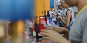 Monitor do PIB aponta queda de 0,4% em abril ante março, aponta FGV