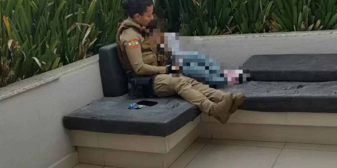 Ato de empatia salva jovem de tragédia no alto de prédio em Florianópolis