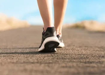 Su forma de caminar puede brindar datos sobre el funcionamiento de su cuerpo