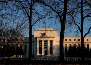 Fed deve retomar cortes de juros após dados de inflação e auxílio-desemprego