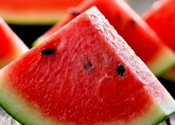 No eran como las conocemos: cambios que han tenido las frutas que consumimos cada día