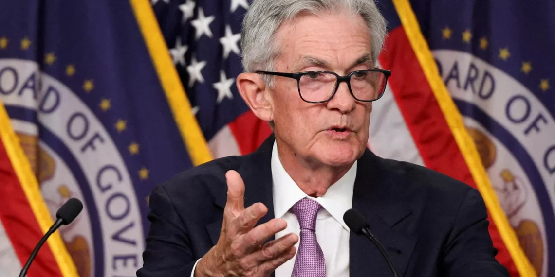 Incerteza sobre panorama econômico caiu, após pico com tarifas em abril, diz Powell