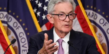 Incerteza sobre panorama econômico caiu, após pico com tarifas em abril, diz Powell