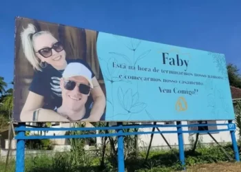 Pedido de casamento em outdoor chama atenção no Centro de Pomerode 