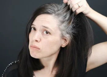 Ni tratamientos ni tinturas: el desconocido remedio casero para las canas en el pelo