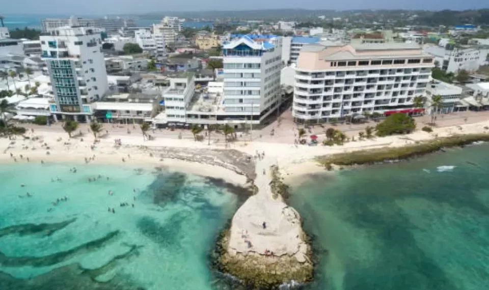 Los mejores 4 pueblos con playa para vivir soltero y con trabajo en Colombia