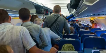 La acción (muy común) que realizan pasajeros de avión y por la que serán multados