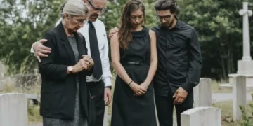 ¿Qué significa soñar con personas que han muerto, según la psicología?