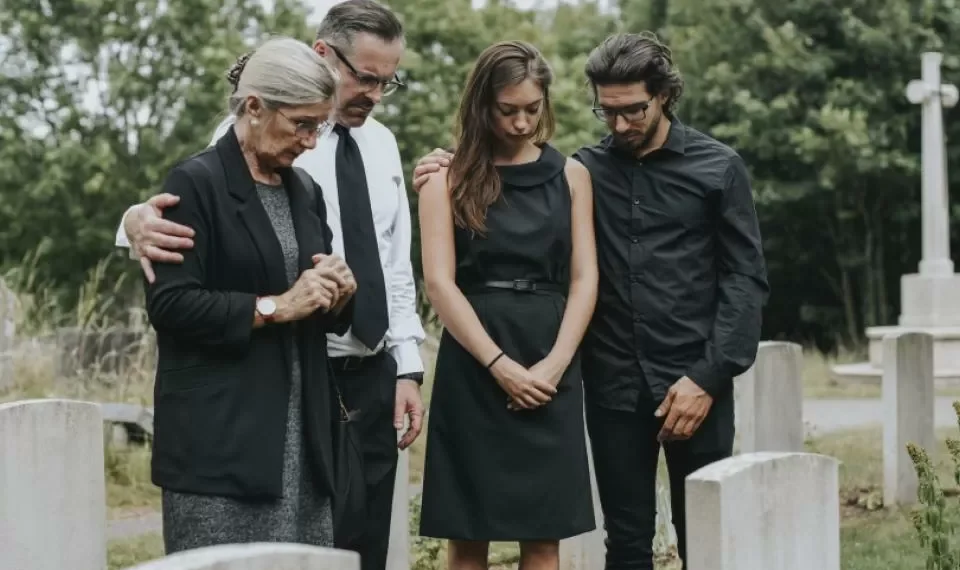 ¿Qué significa soñar con personas que han muerto, según la psicología?