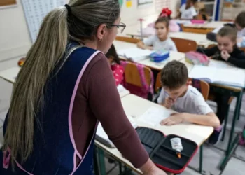 Governo de SC anuncia reajuste de até 17,5% para servidores da Educação