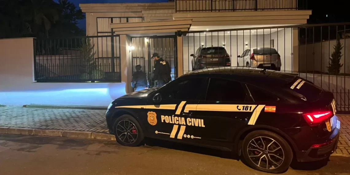 Operação da Polícia Civil combate venda clandestina de anabolizantes em SC e SP