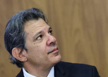 XP projeta rombo nas contas públicas em 2026 e aponta necessidade de ajuste fiscal