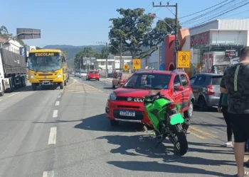 Bateu, levantou e foi embora: Vítimas recusam atendimento após colisão na BR-470