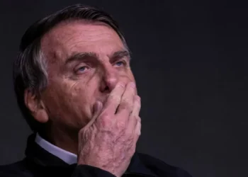 Tornozeleira impede viagem de Bolsonaro a SC e impõe novas restrições