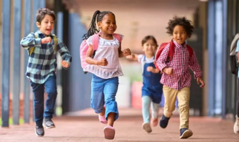 ¿La infancia ‘olvidada’? Esto es lo qué pasa en el cerebro entre los 6 y 12 años