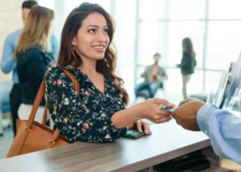 ¿Cuál es el banco de Colombia que da más beneficios a sus usuarios, según la IA?