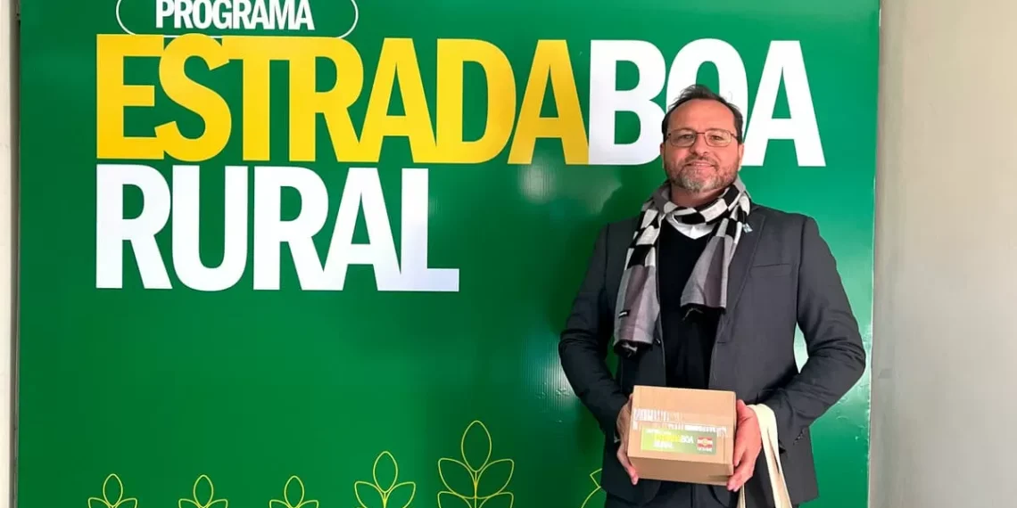 Prefeito de Timbó participa do lançamento do Programa Estrada Boa Rural em Joaçaba