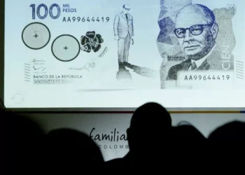 Hombre deja billetes de $100.000 escondidos en Bogotá y da pistas para encontrarlos