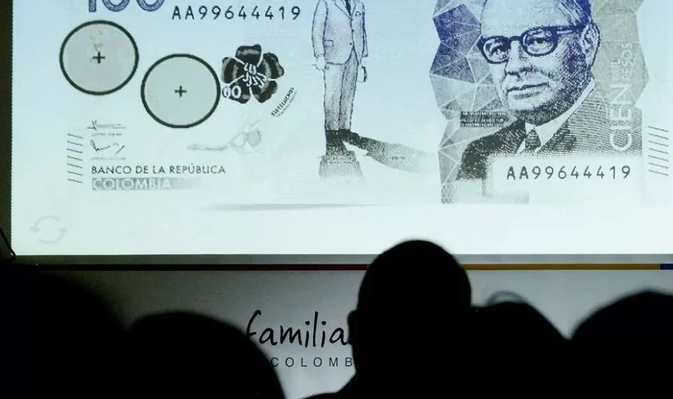 Hombre deja billetes de $100.000 escondidos en Bogotá y da pistas para encontrarlos