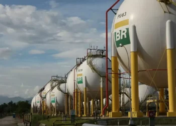 Petrobras reduz preço do gás natural em 14% a partir de agosto