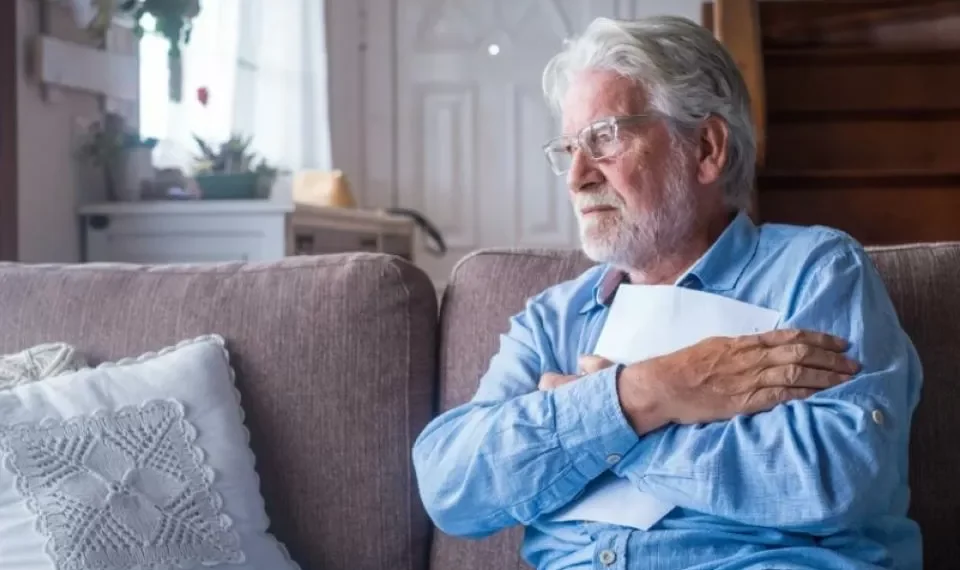 “Roba años de vida”: expertos descubren una impactante razón detrás del envejecimiento