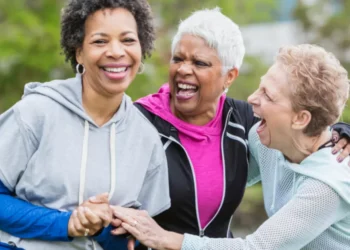 Si es mayor de 55 y odia el deporte, este es el ejercicio ideal para cuidar su salud
