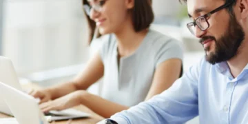 Las 4 profesiones que desaparecerían muy pronto en Bogotá a causa de la IA