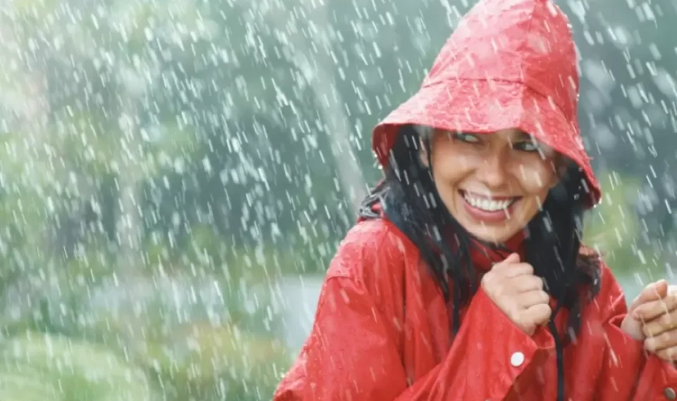 Si le gustan los días lluviosos, esto dice de su personalidad, según la psicología