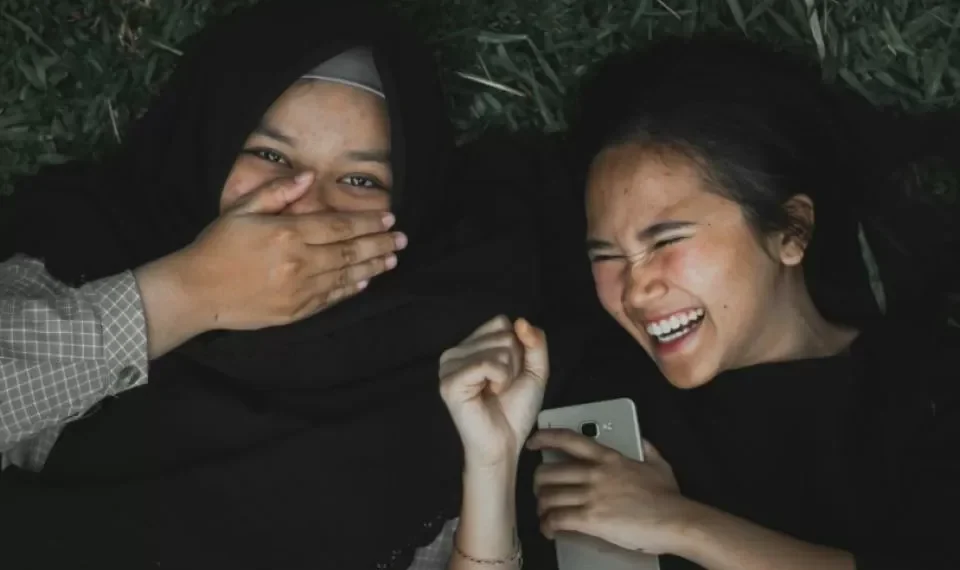 Se escribió mal por muchos años: RAE explica la forma correcta de reírse en texto